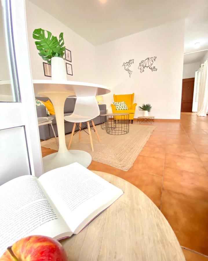Comfortable Studio Old Town, Parking Optional Sevilla Eksteriør billede