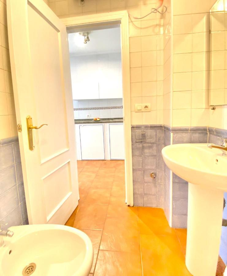 Comfortable Studio Old Town, Parking Optional Sevilla Eksteriør billede